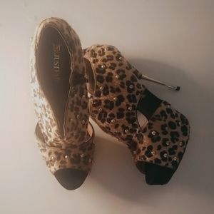Leopard block high heels